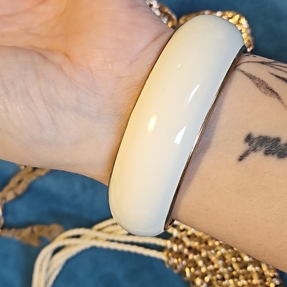 Vintage lot of 8 gold tone pieces of jewelry, faux pearls brooch - Picture 14 of 16